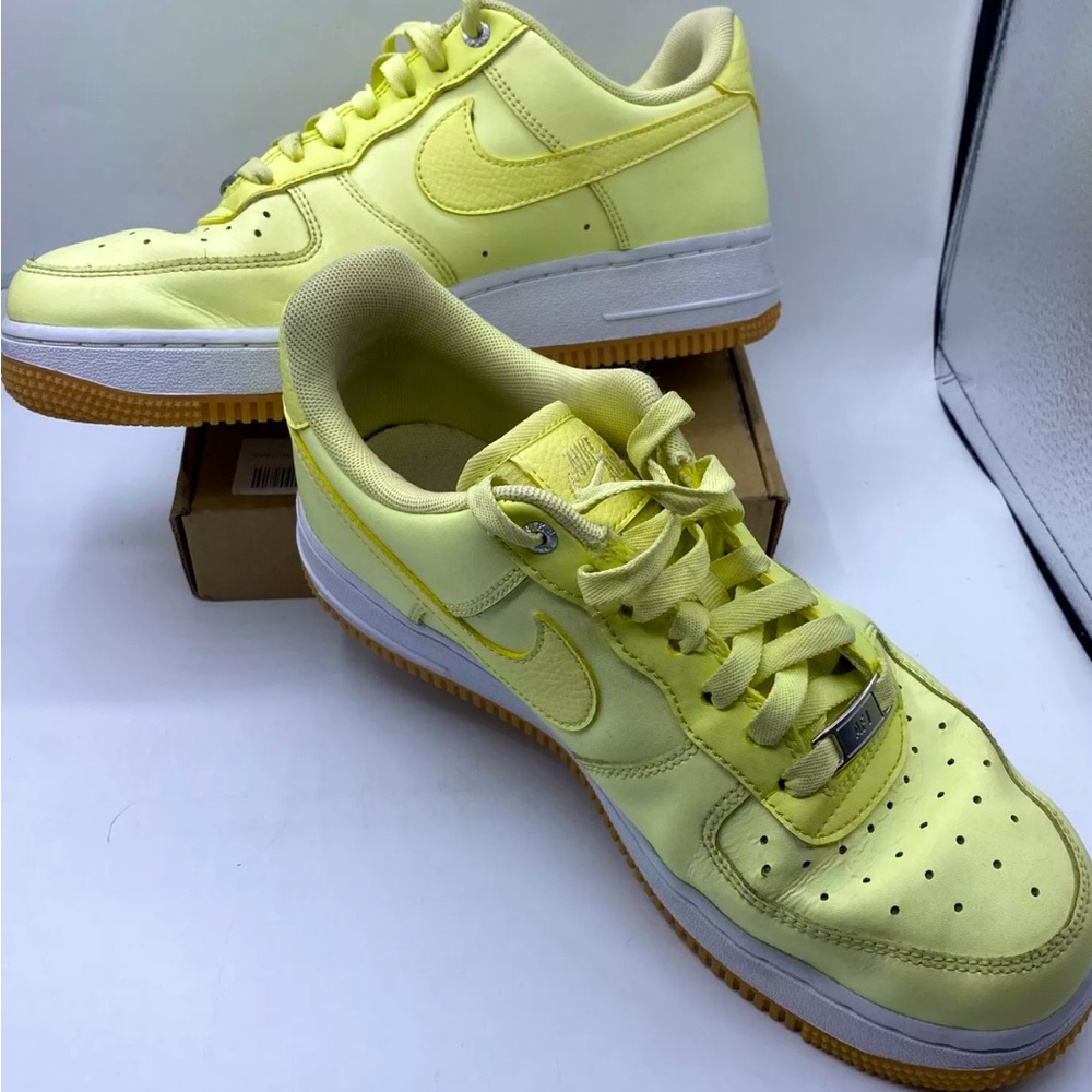 Nike Air Force 1 Leather 2019 Chartreuse Yellow size Sneakers Low Top Nike AF1